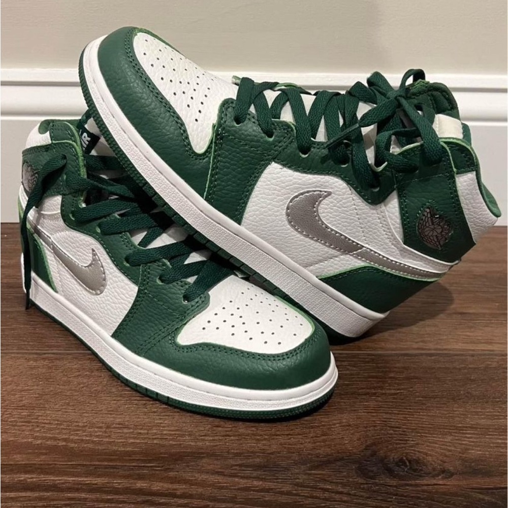 JORDAN 1 high white green women’s sz 7